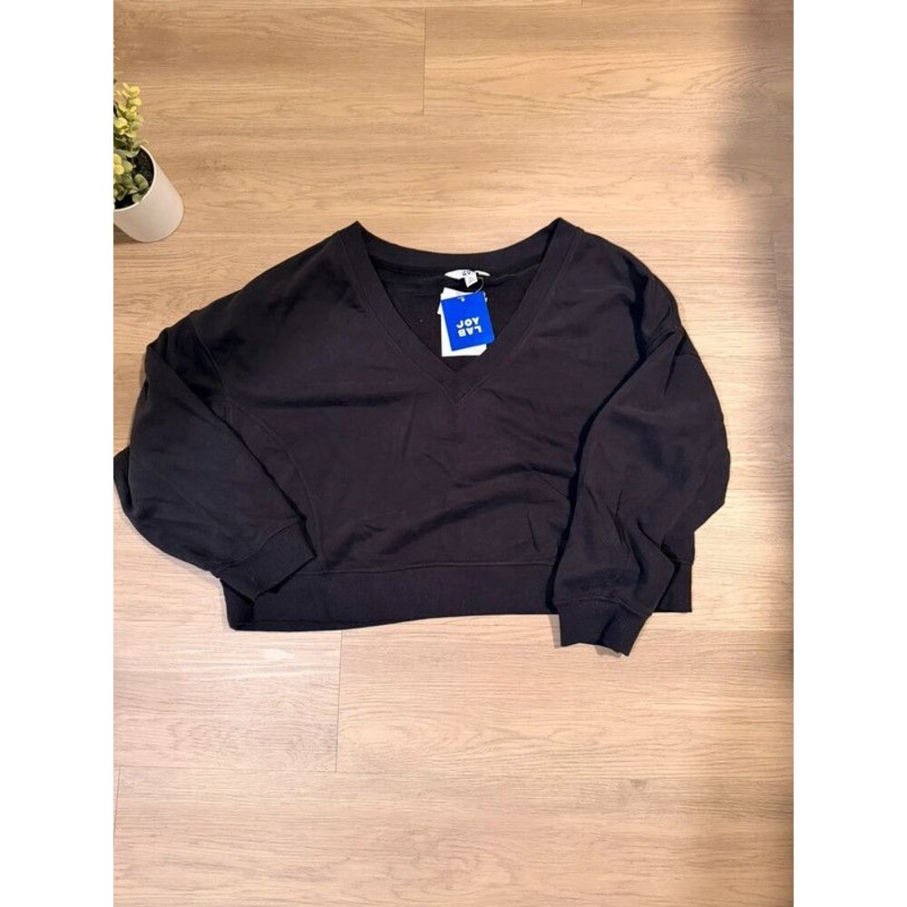 Joy Lab crop v-neck sweatshirt